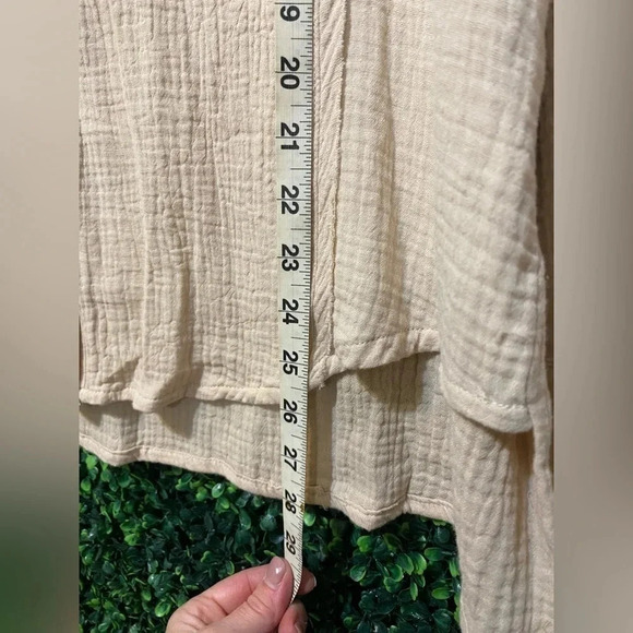 New In | Reagan Button Up Top - Size Medium - Picture 8 of 9